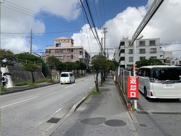 ⑨横断歩道を渡ると左側にセントペアレント産婦人科医院が見えてきます